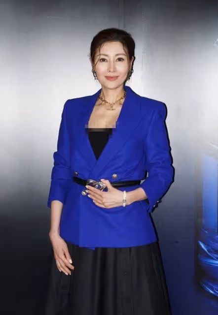 李嘉欣亮相變性感,增重7公斤上圍暴漲,腰快有鄭秀文2倍,網友:胖了反而更美了