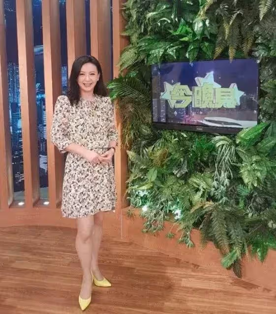 57歲曾華倩舊照曝光,巴掌臉配櫻桃嘴,網友:這才是真正「絕世美人」