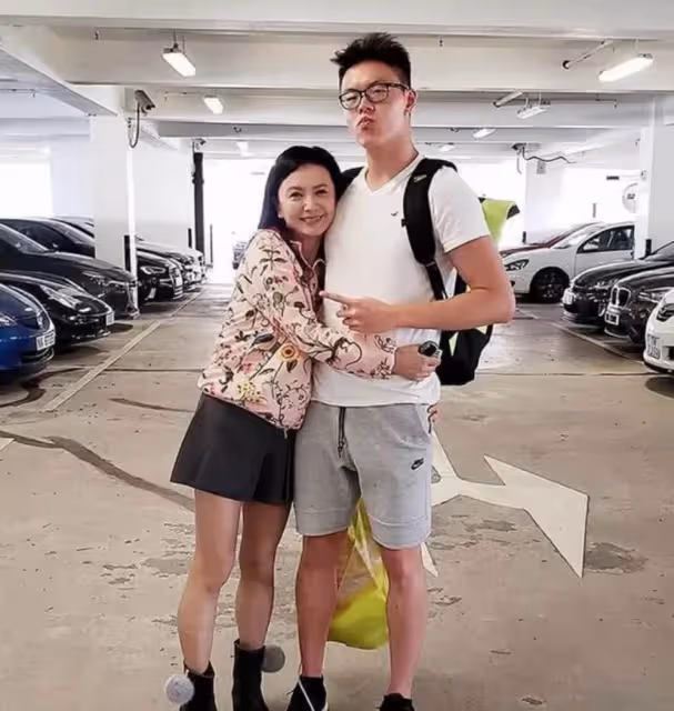 57歲曾華倩舊照曝光,巴掌臉配櫻桃嘴,網友:這才是真正「絕世美人」