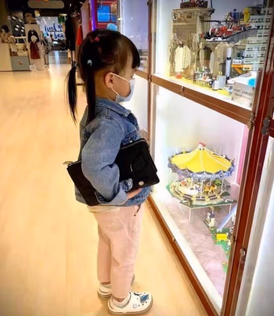 熊黛林丈夫曬娃語氣寵溺,萌娃圓腦袋乖巧,顏值被指不如方媛女兒