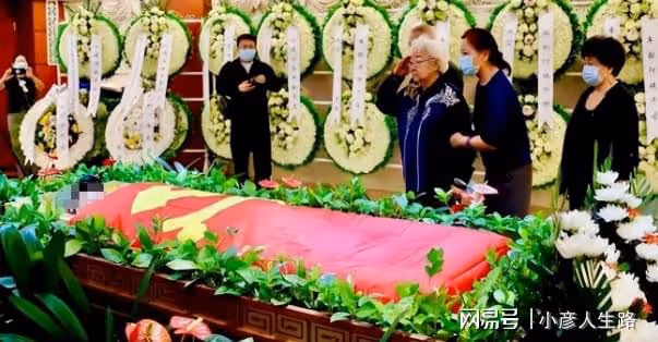 102歲老戲骨車毅去世，94歲田華行軍禮送行，前兒媳王麗雲未出席