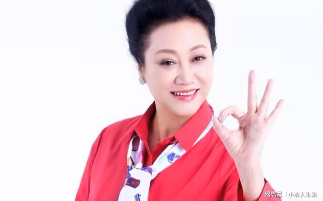 102歲老戲骨車毅去世，94歲田華行軍禮送行，前兒媳王麗雲未出席