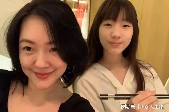 許雅鈞帶5位美女吃日料,小S不願再回應,大女兒曾吐槽媽媽沒主見