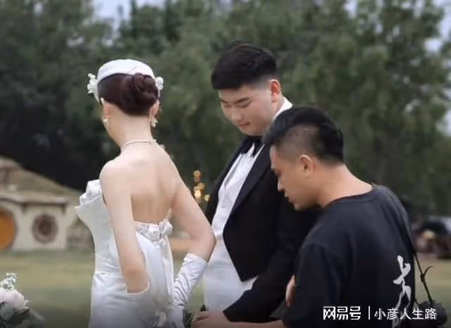 大衣哥兒子二婚高清婚紗照曝光,陳亞男已清空帳號,不再帶貨