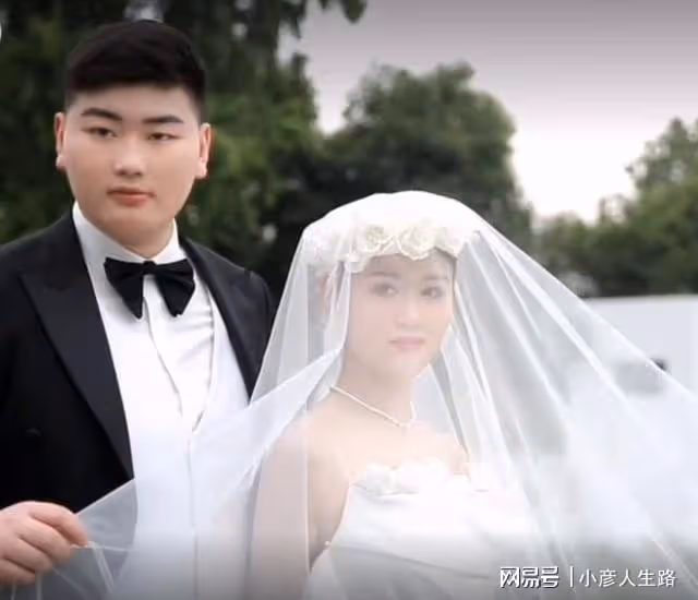 大衣哥兒子二婚高清婚紗照曝光,陳亞男已清空帳號,不再帶貨
