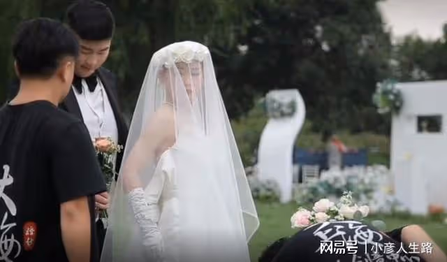 大衣哥兒子二婚高清婚紗照曝光,陳亞男已清空帳號,不再帶貨