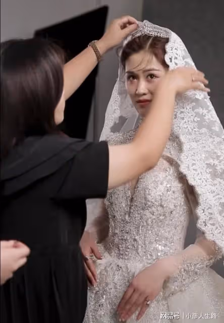 大衣哥兒子二婚高清婚紗照曝光,陳亞男已清空帳號,不再帶貨