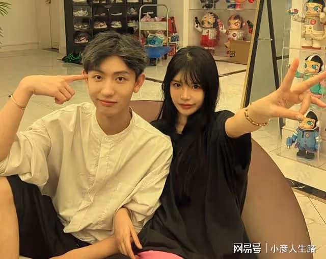 20歲男星劉聰官宣出櫃!直播間大方承認戀情,對方為男性網紅陳律