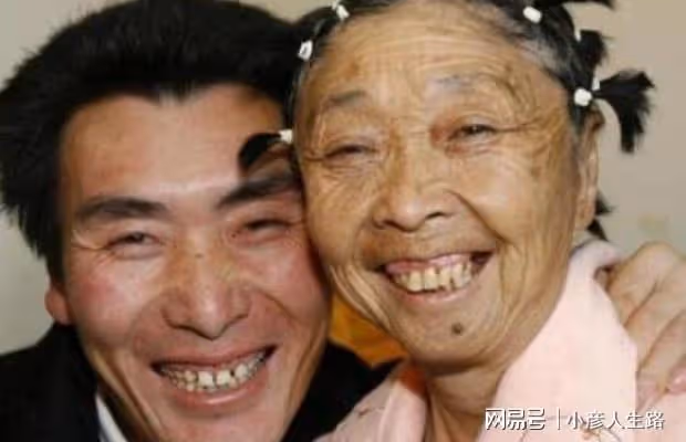 85歲馬玉琴哭腫眼,稱後悔嫁小老公,李玉成與新歡避嫌卻發文不舍