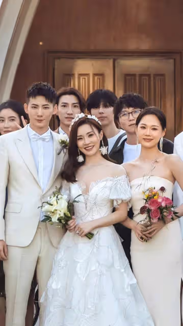 32歲女主持婚禮曝光!此前多次逼婚引爭議,好友臉僵如蠟像太恐怖