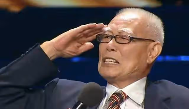 央視主持張澤群與眾戲骨聚會!87歲張勇手豪飲紅酒,劉曉慶求邀約