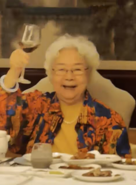 央視主持張澤群與眾戲骨聚會!87歲張勇手豪飲紅酒,劉曉慶求邀約