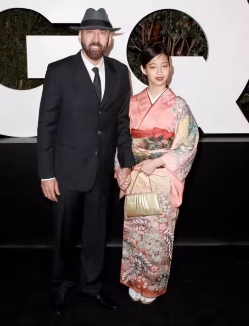 尼古拉斯·凱奇和妻子柴田梨子的第一個孩子出生