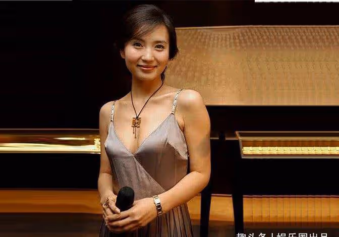 陳好穿弔帶裙舊照火了,4分鐘閱讀量超過500萬,被指與劉濤撞臉