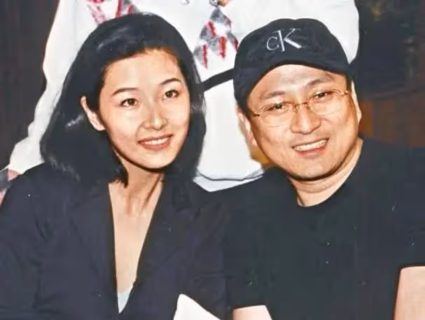 曝湯鎮業養三家6娃年花400萬!混血前妻生活優渥,身材苗條似少女