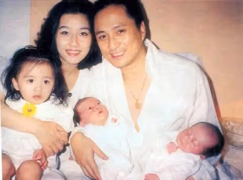 曝湯鎮業養三家6娃年花400萬!混血前妻生活優渥,身材苗條似少女