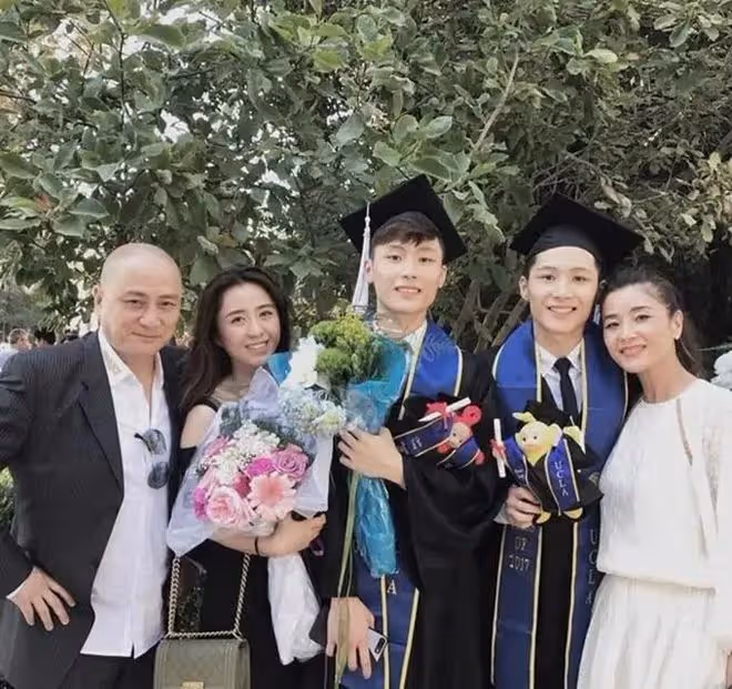 曝湯鎮業養三家6娃年花400萬!混血前妻生活優渥,身材苗條似少女