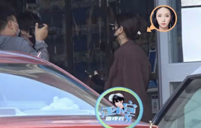 25歲女星無視交通規則被罵!禁停路段爬出車窗,穿性感弔帶凹造型