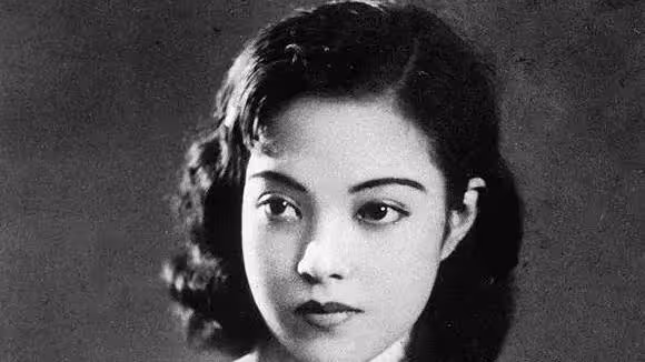1945年,歌手李香蘭因漢奸罪被判死刑,臨刑前因一句話被當場釋放