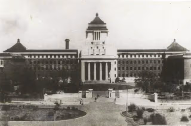 1945年,歌手李香蘭因漢奸罪被判死刑,臨刑前因一句話被當場釋放