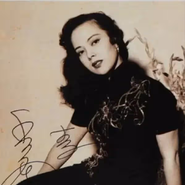 1945年,歌手李香蘭因漢奸罪被判死刑,臨刑前因一句話被當場釋放