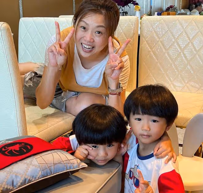 梅小惠拎萬元包現身！轉行做生意賺到盆滿缽滿，56歲仍未婚無兒女