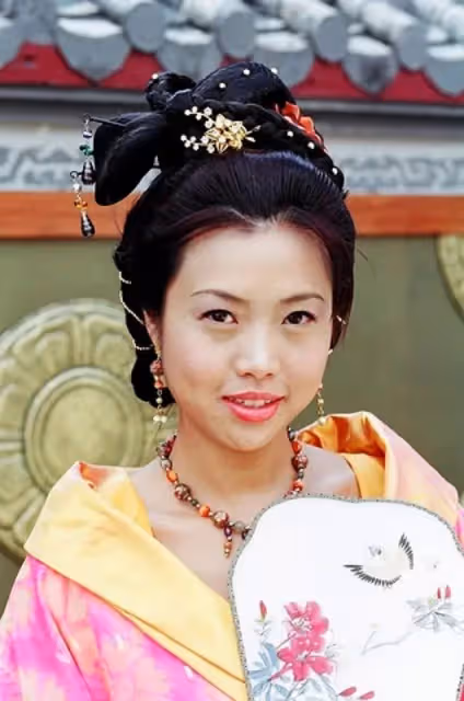 梅小惠拎萬元包現身！轉行做生意賺到盆滿缽滿，56歲仍未婚無兒女
