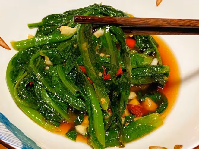 變廢為寶～涼拌萵筍葉