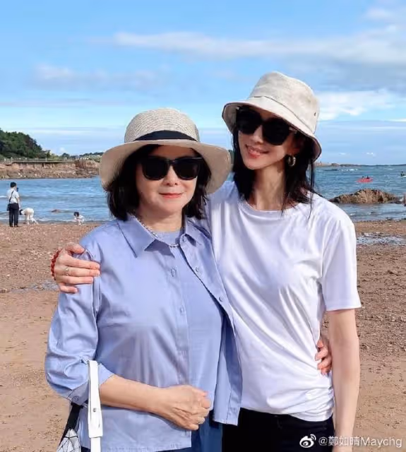 張鈞甯40歲生日,母親從台北飛青島為她慶生,自稱千里尋女記