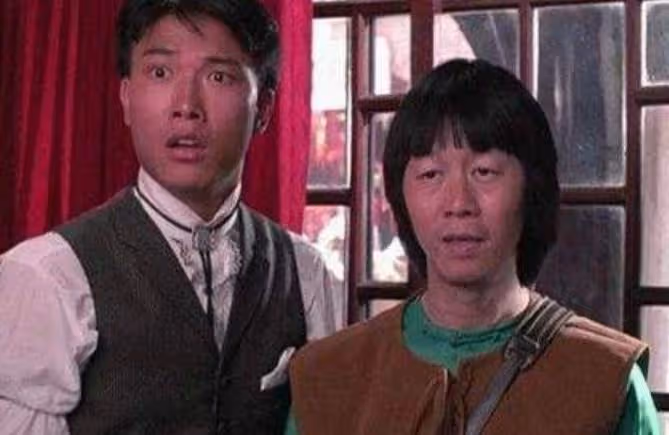 香港演員許冠英，與師傅林正英一天離世，拒絕金馬獎一生未娶