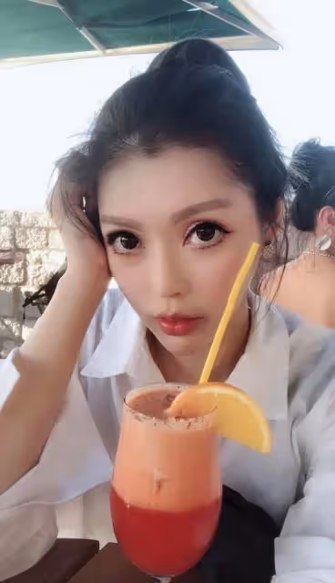婚後財務獨立，殷琦嫁10億尪喊：不是愛他的錢被網友酸，她一眼突破盲點冷笑：說得沒錯啊