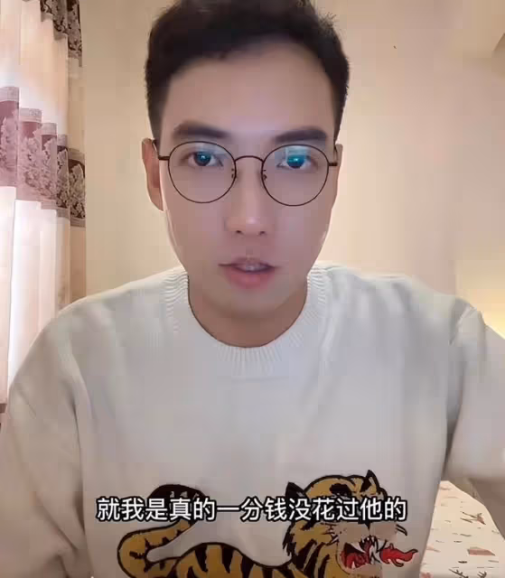 胡慧中女兒被曝愛玩感情,前男友發文開撕,稱其愛花男人錢前任多
