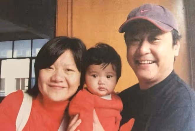 陳凱歌前妻在巴黎生活愜意,住小洋樓吃喝玩樂,61歲白髮體態臃腫