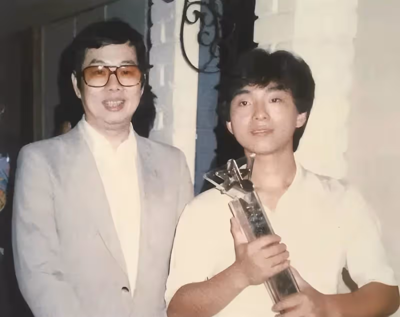 58歲呂方曝近況,與鄭裕玲的愛恨已成往事,今牽手富婆嬌妻,含淚發感言:是她陪我走過低谷