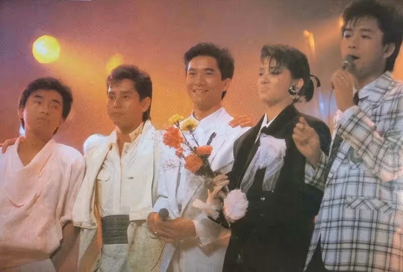 58歲呂方曝近況,與鄭裕玲的愛恨已成往事,今牽手富婆嬌妻,含淚發感言:是她陪我走過低谷