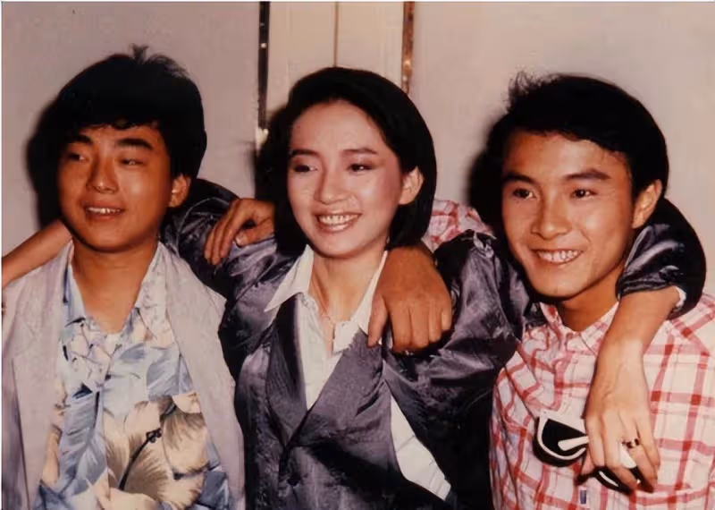 58歲呂方曝近況,與鄭裕玲的愛恨已成往事,今牽手富婆嬌妻,含淚發感言:是她陪我走過低谷