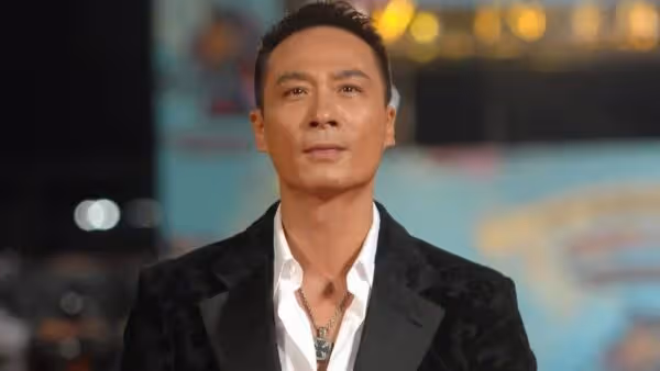 搭公車坐博愛座!金馬影帝被趕「下秒秀61歲身分證」乘客秒惦惦 身分曝光「跟劉德華一樣大咖」
