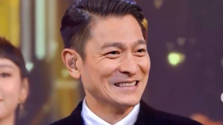 搭公車坐博愛座！金馬影帝被趕「下秒秀61歲身分證」乘客秒惦惦　身分曝光「跟劉德華一樣大咖」