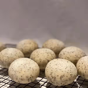 奇亞籽青提乳酪歐包，無糖高纖健身必備
