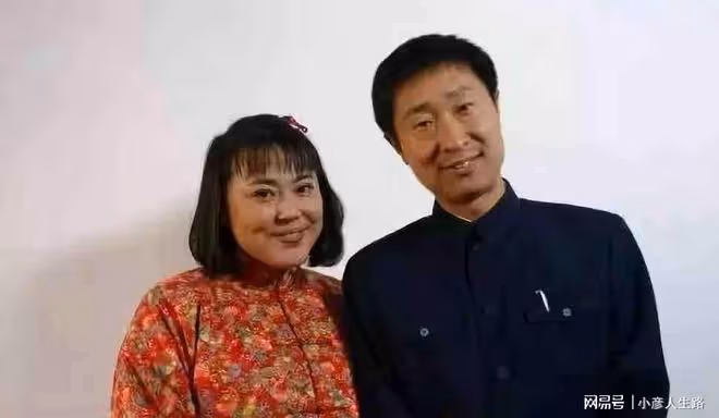 李菁菁第三次離婚，小21歲丈夫直播哭訴，說自己凈身出戶