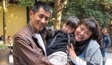 李菁菁第三次離婚，小21歲丈夫直播哭訴，說自己凈身出戶