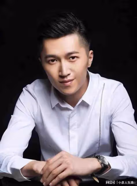 李菁菁第三次離婚，小21歲丈夫直播哭訴，說自己凈身出戶