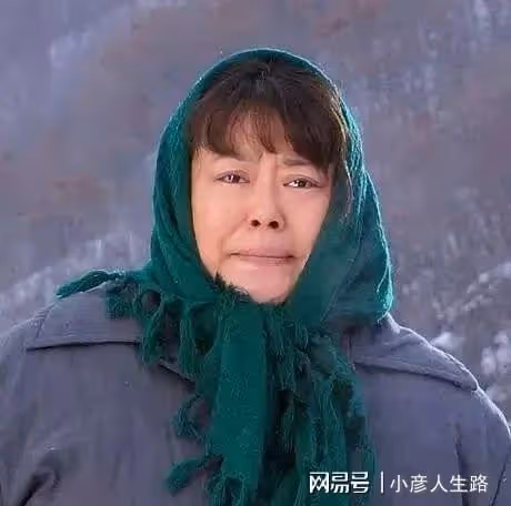 李菁菁第三次離婚，小21歲丈夫直播哭訴，說自己凈身出戶
