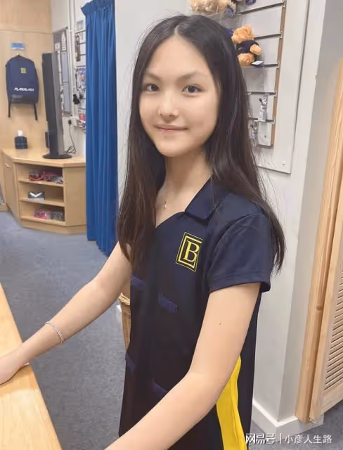 王詩齡英國上學！穿校服打扮成熟，特地安排在長公主曾住的房間
