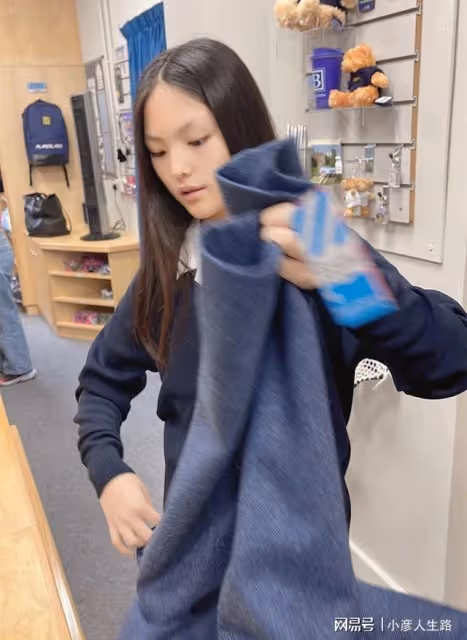 王詩齡英國上學！穿校服打扮成熟，特地安排在長公主曾住的房間