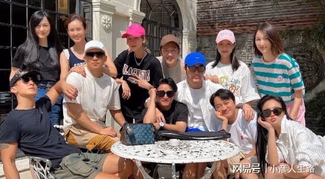吳尊成失信被執行人，其公司欠物業費1631w，兒女卻上60w國際學校