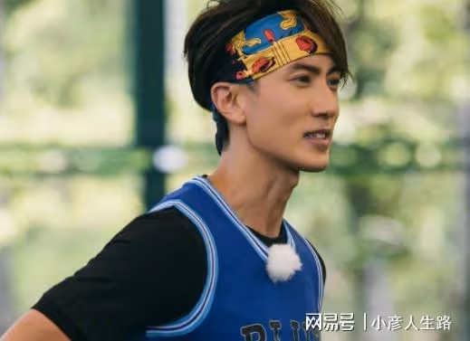 吳尊成失信被執行人，其公司欠物業費1631w，兒女卻上60w國際學校