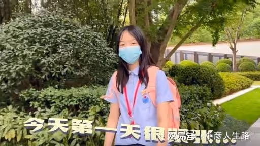 吳尊成失信被執行人，其公司欠物業費1631w，兒女卻上60w國際學校