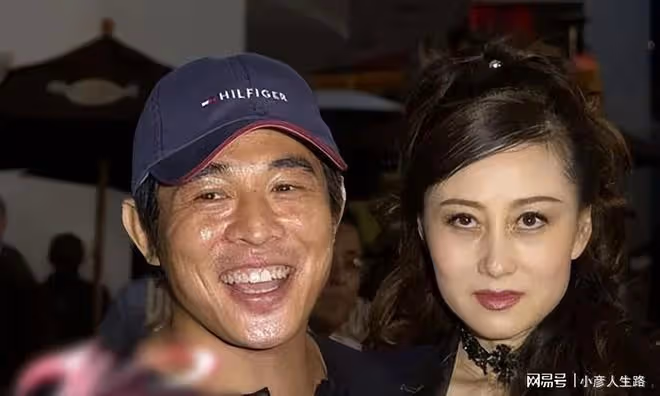李連杰一家長居歐洲，戴79元帽子顯樸素，倆學霸女兒身材凹凸有致