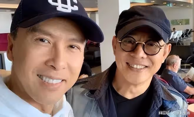 李連杰一家長居歐洲，戴79元帽子顯樸素，倆學霸女兒身材凹凸有致